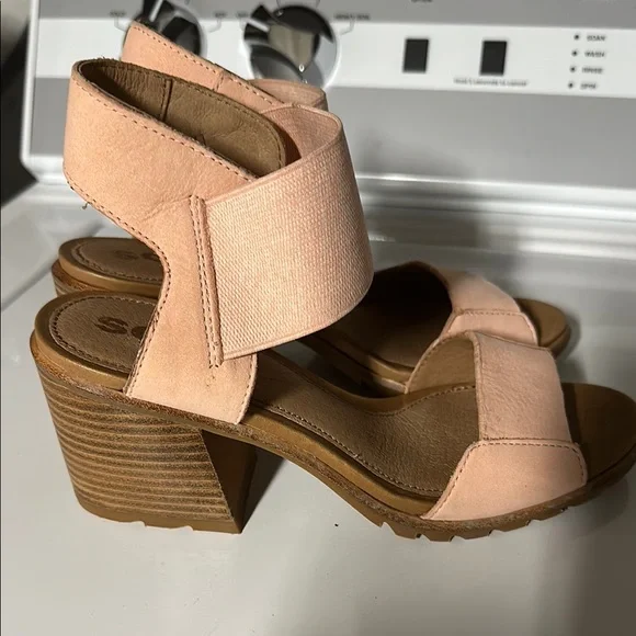 Sorel - Brand NEW Peach Sandals - Picture 3 of 6
